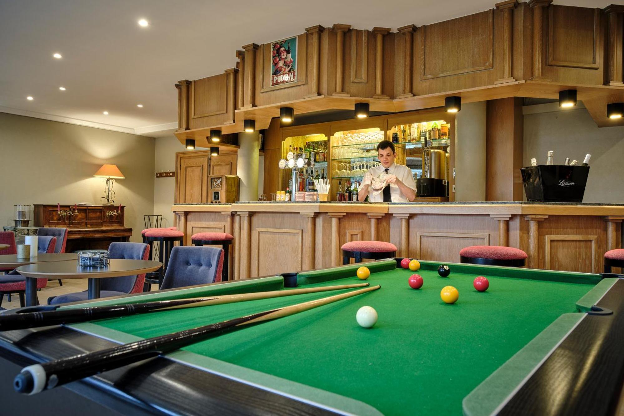 Hotel Restaurant Crystal Erstein Dış mekan fotoğraf