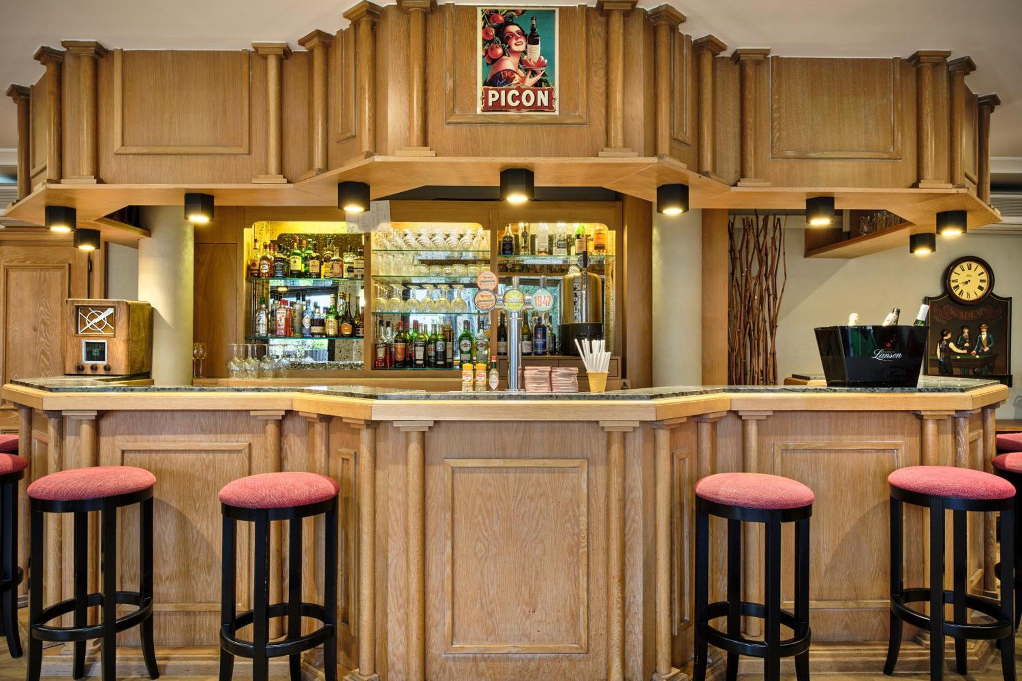 Hotel Restaurant Crystal Erstein Dış mekan fotoğraf
